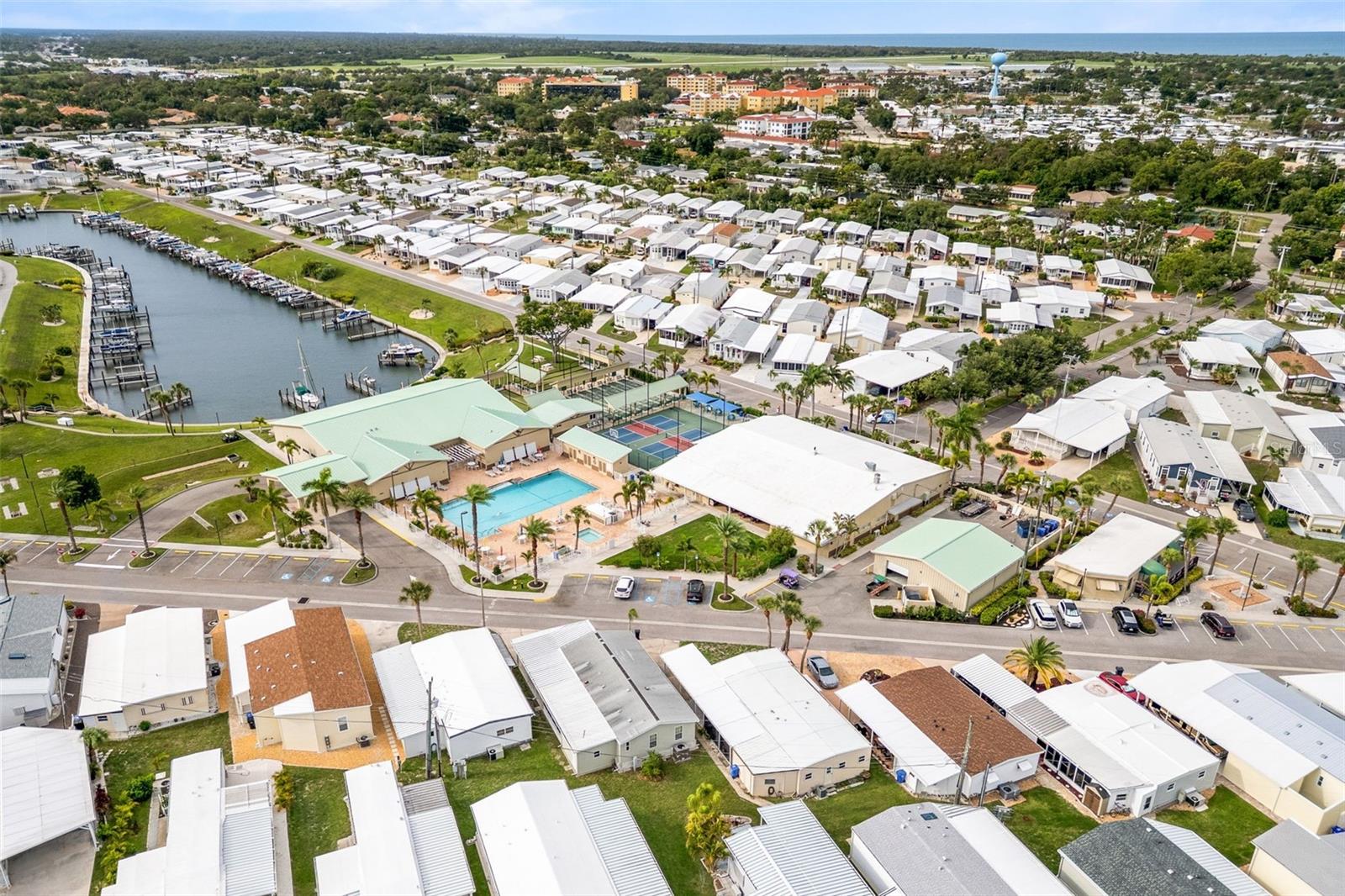 COUNTRY CLUB ESTATES - Residential