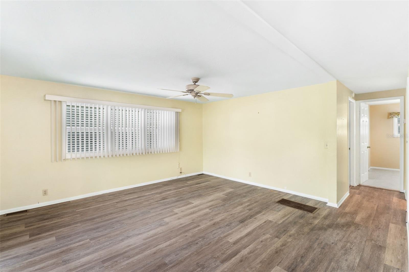 COUNTRY CLUB ESTATES - Residential