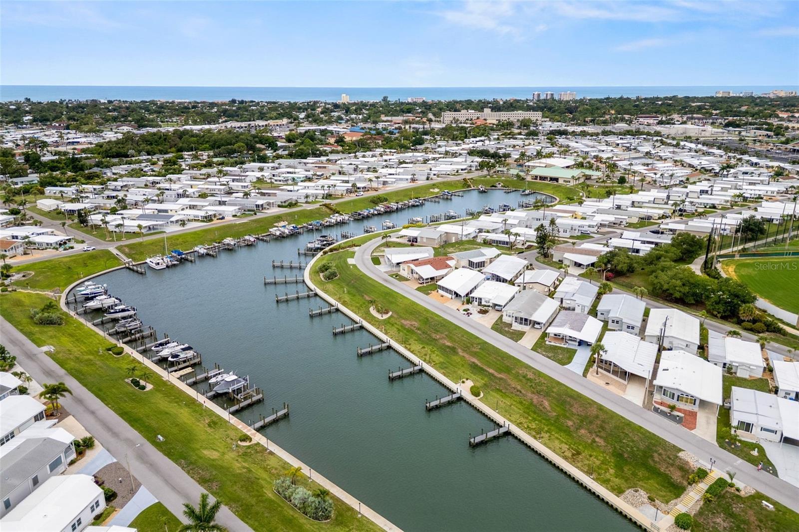 COUNTRY CLUB ESTATES - Residential