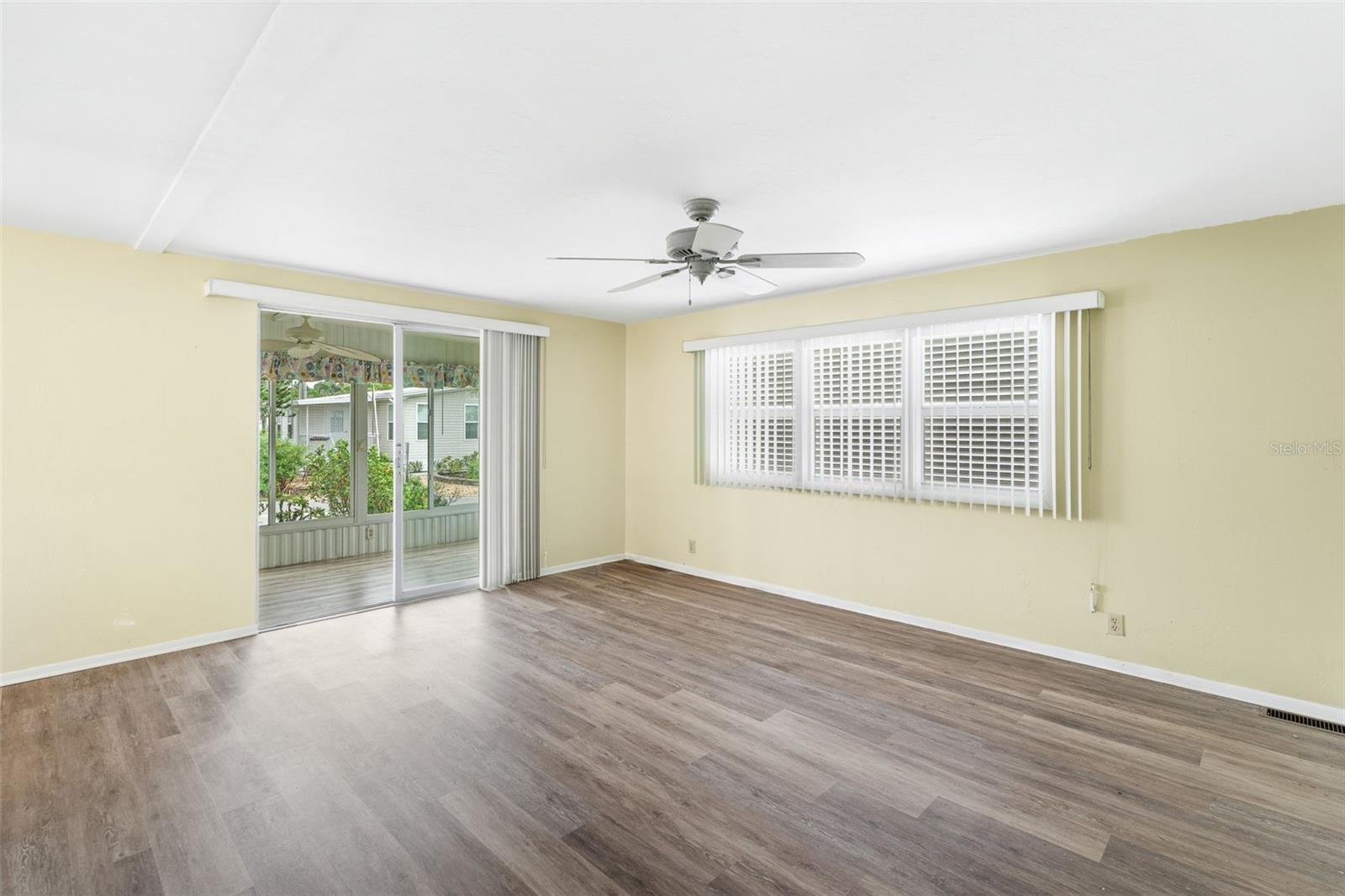 COUNTRY CLUB ESTATES - Residential