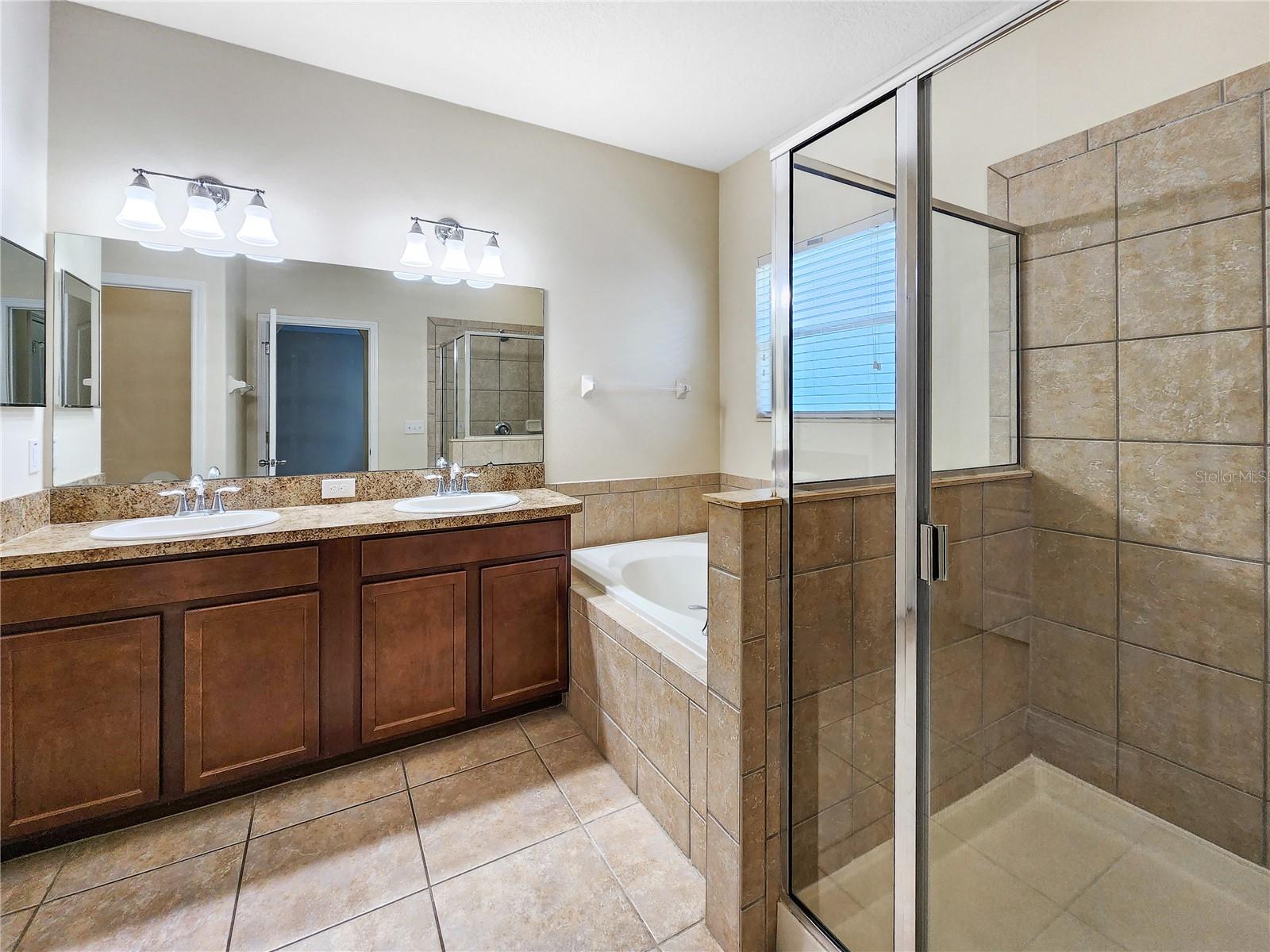 SIGNATURE LAKES PH 2 - Residential