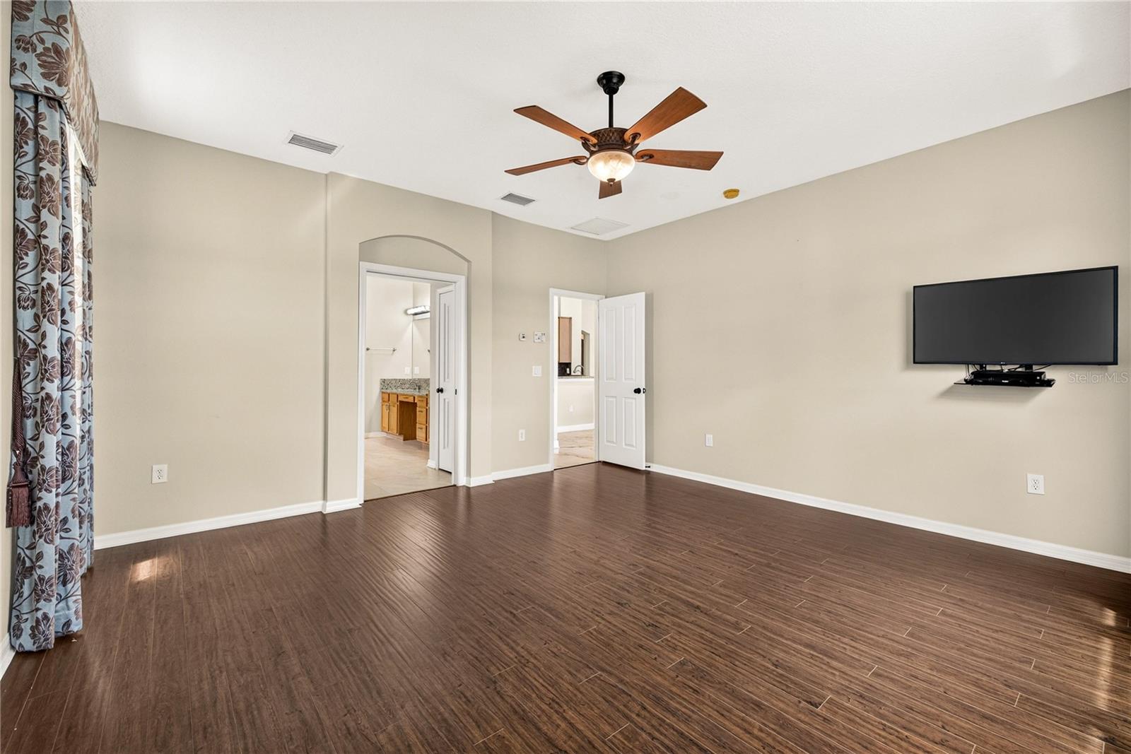 IVY LAKE ESTATES - Residential