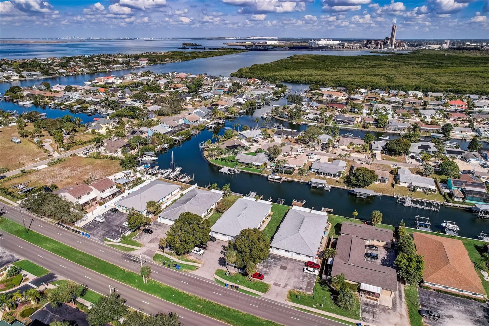 BAY CREST CONDO PH I - Residential