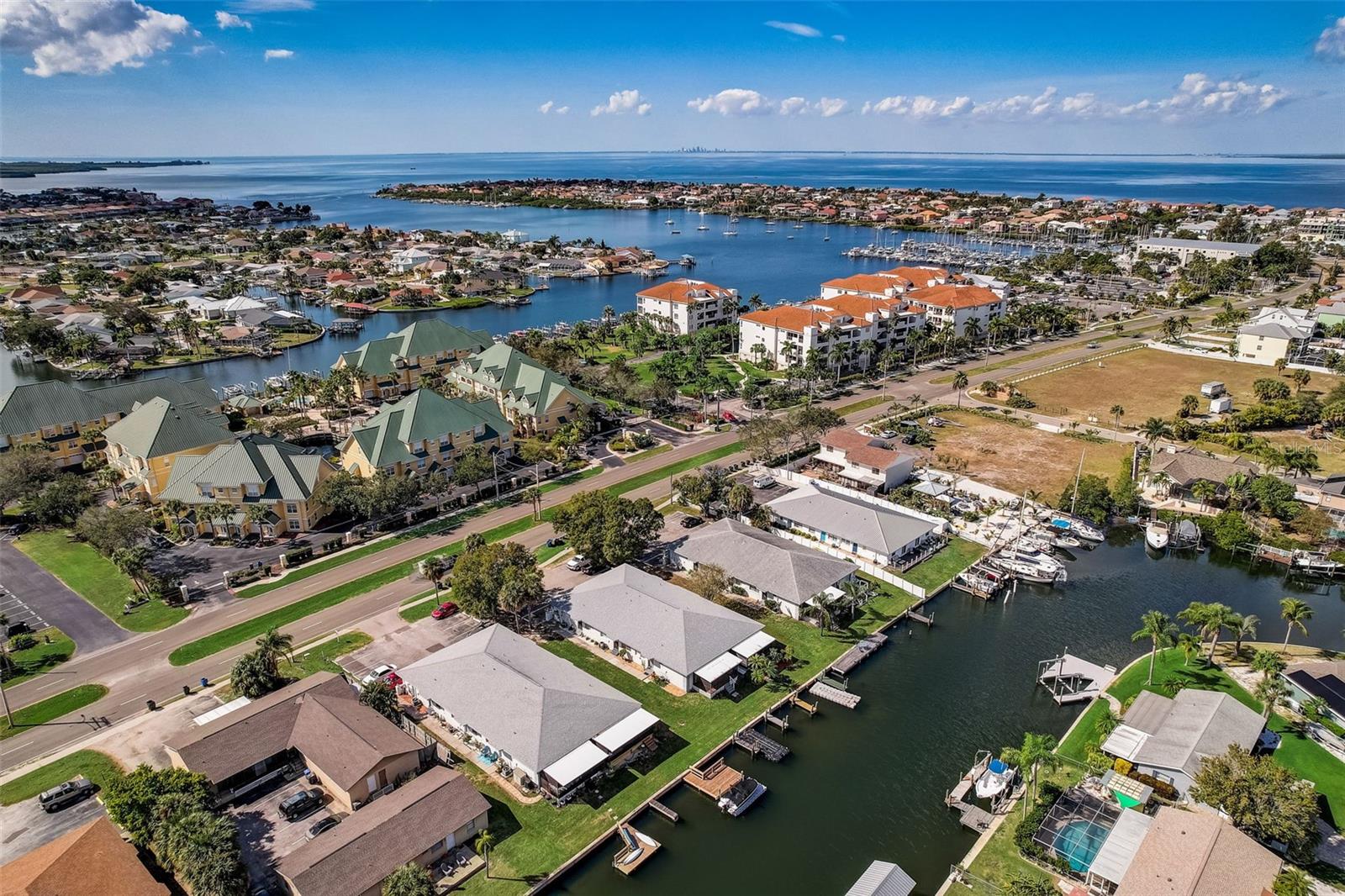 BAY CREST CONDO PH I - Residential