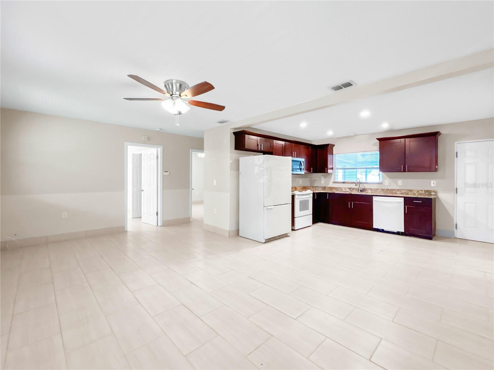 CAREYS PIRATES POINT - Residential