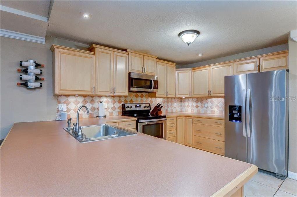 CARROLLWOOD MEADOWS UNIT VI SE - Residential Lease