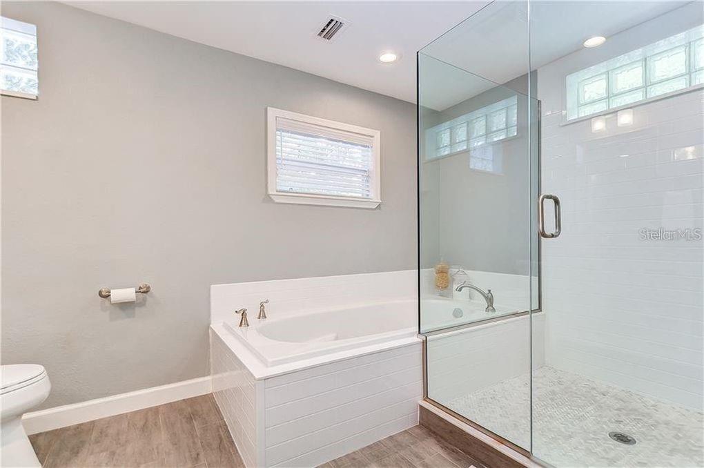 CARROLLWOOD MEADOWS UNIT VI SE - Residential Lease