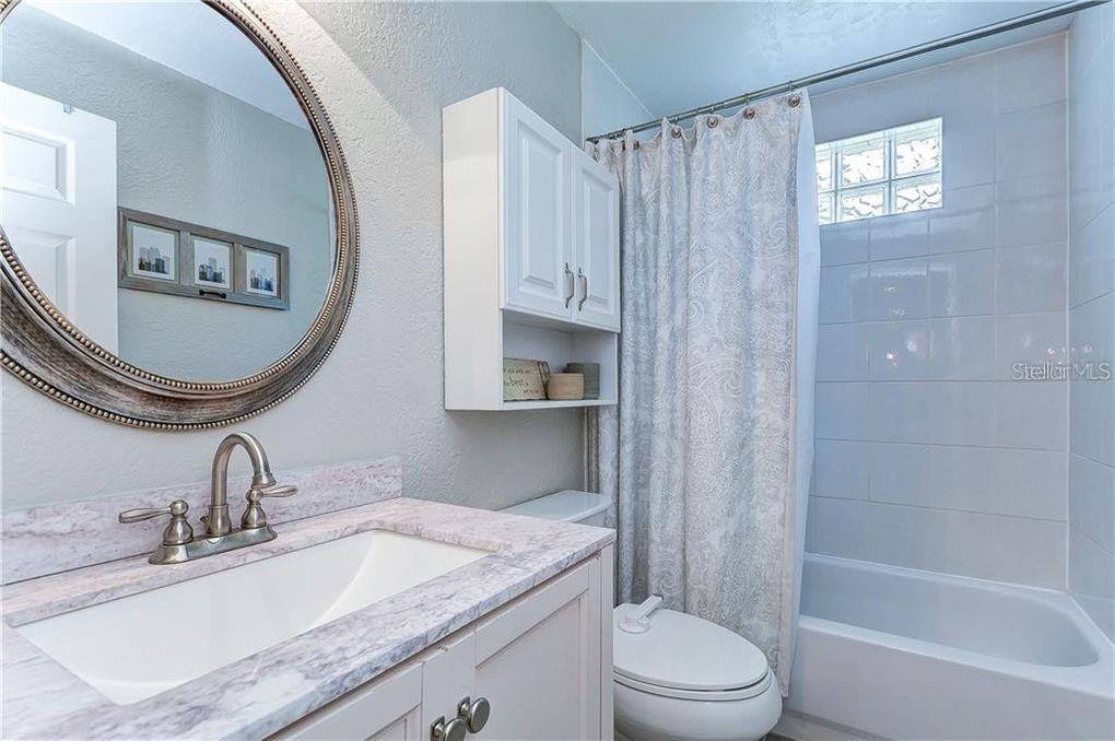CARROLLWOOD MEADOWS UNIT VI SE - Residential Lease