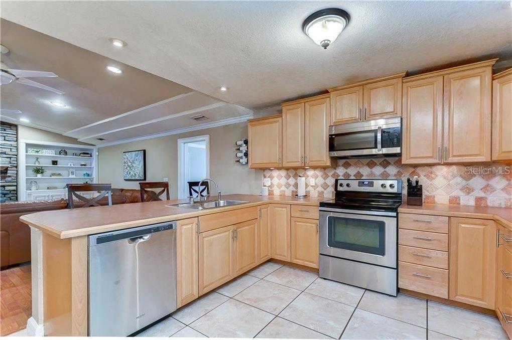 CARROLLWOOD MEADOWS UNIT VI SE - Residential Lease