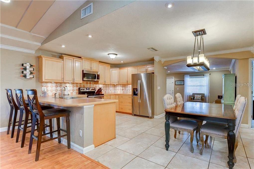 CARROLLWOOD MEADOWS UNIT VI SE - Residential Lease