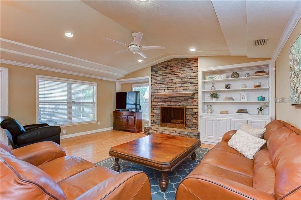 CARROLLWOOD MEADOWS UNIT VI SE - Residential Lease