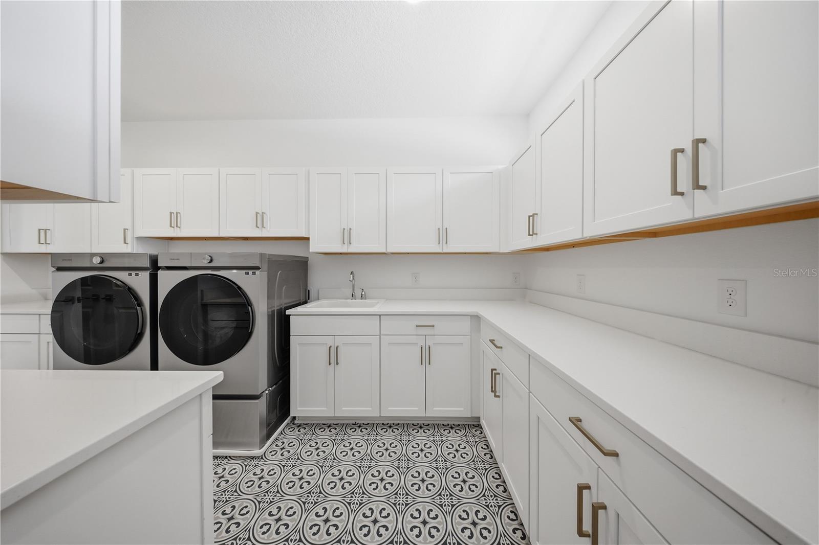 POITRAS EAST N-7 - Residential