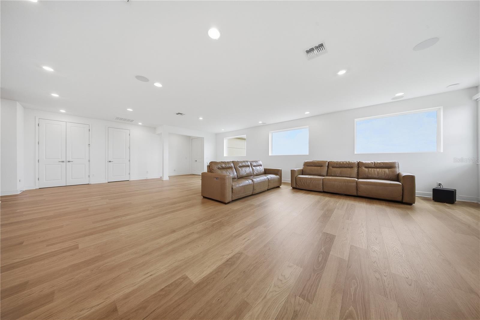 POITRAS EAST N-7 - Residential
