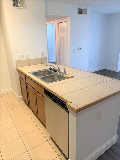 THE LANDINGS OF TAMPA A CONDOM - Residential Lease