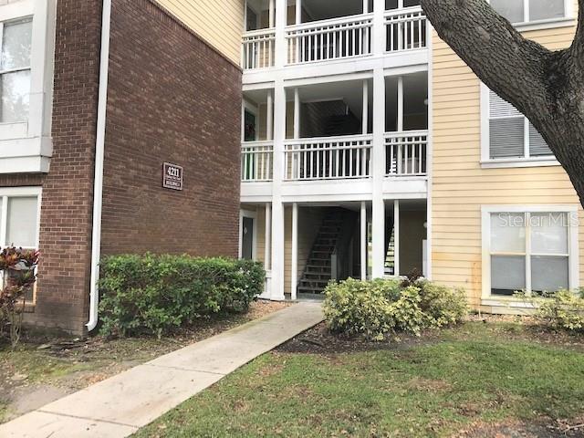 This ground floor unit features NEW kitchen appliances, vinyl flooring, walk in closet, neutral colors, ceiling fans, W/D and screened porch. The Landings is a gated community with clubhouse, pool, playground, tennis courts and valet trash pickup. Great location in Carrollwood. Close to everything.