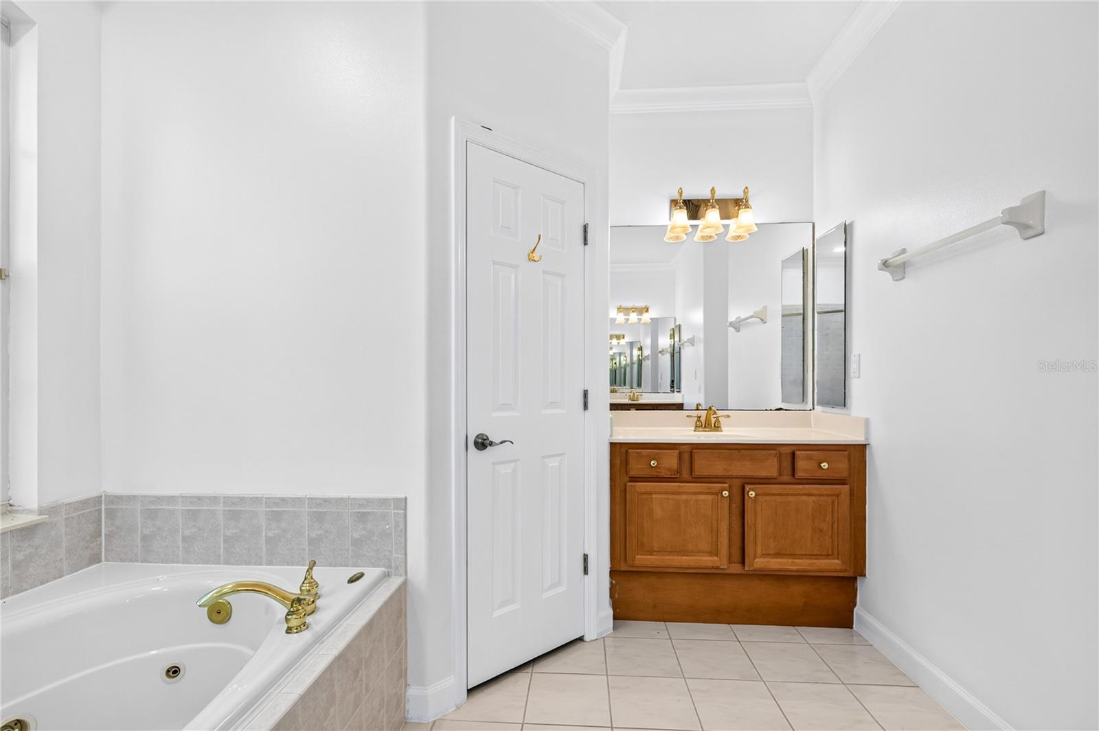 PARK PLACE ON LAKE JOANNA - Residential