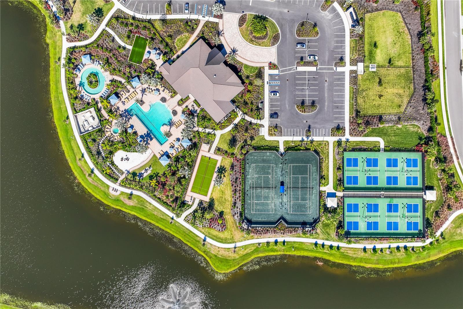 SADDLESTONE AT STAR FARMS LAKEWOOD RANCH - Residential