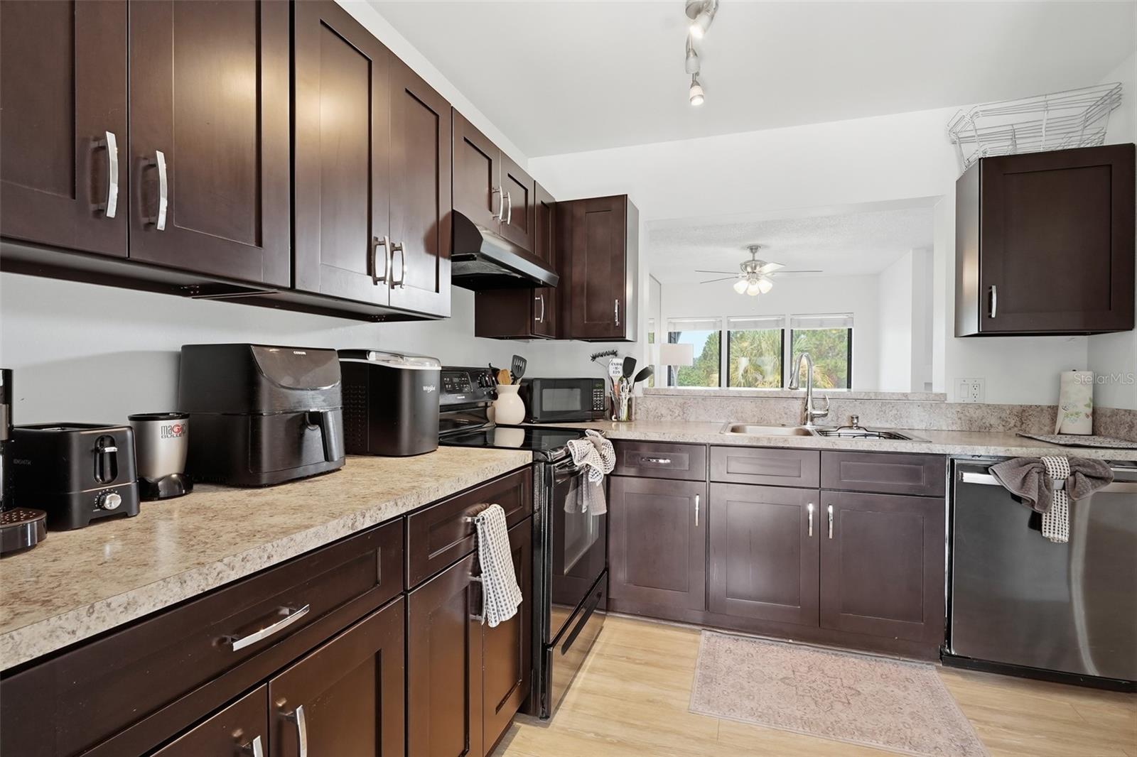COLONIAL LANDINGS PH 24 - Residential
