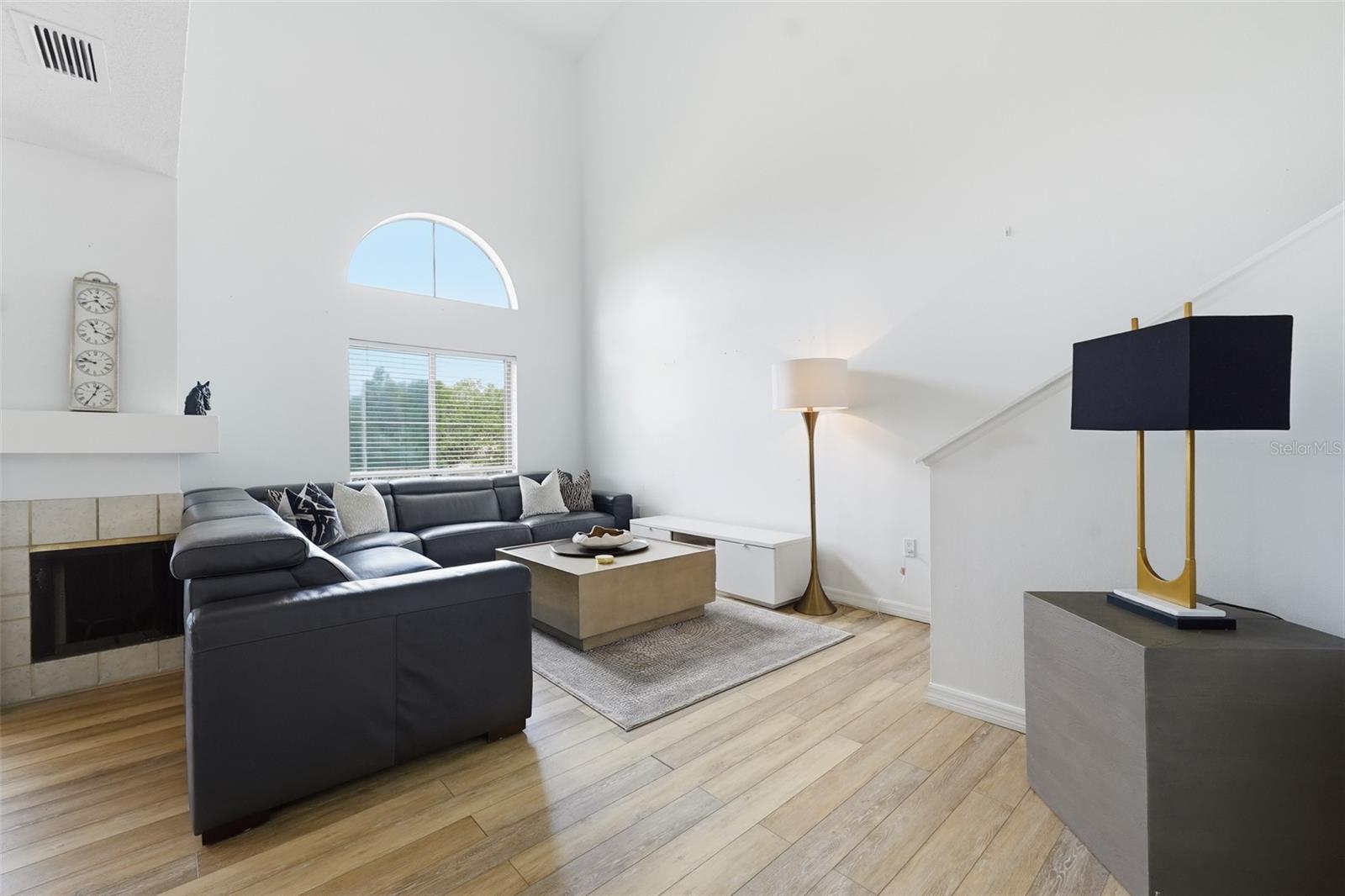 COLONIAL LANDINGS PH 24 - Residential