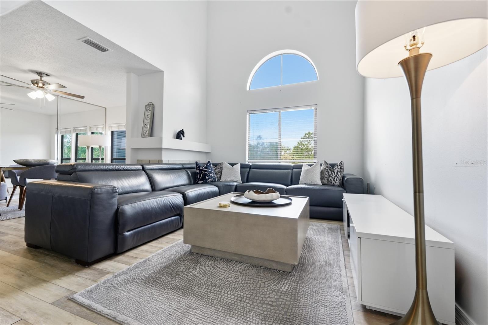 COLONIAL LANDINGS PH 24 - Residential