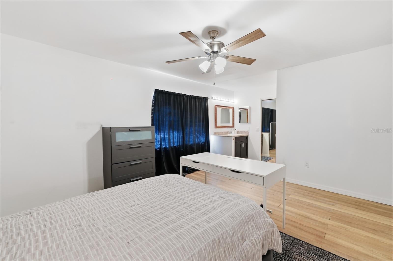 COLONIAL LANDINGS PH 24 - Residential