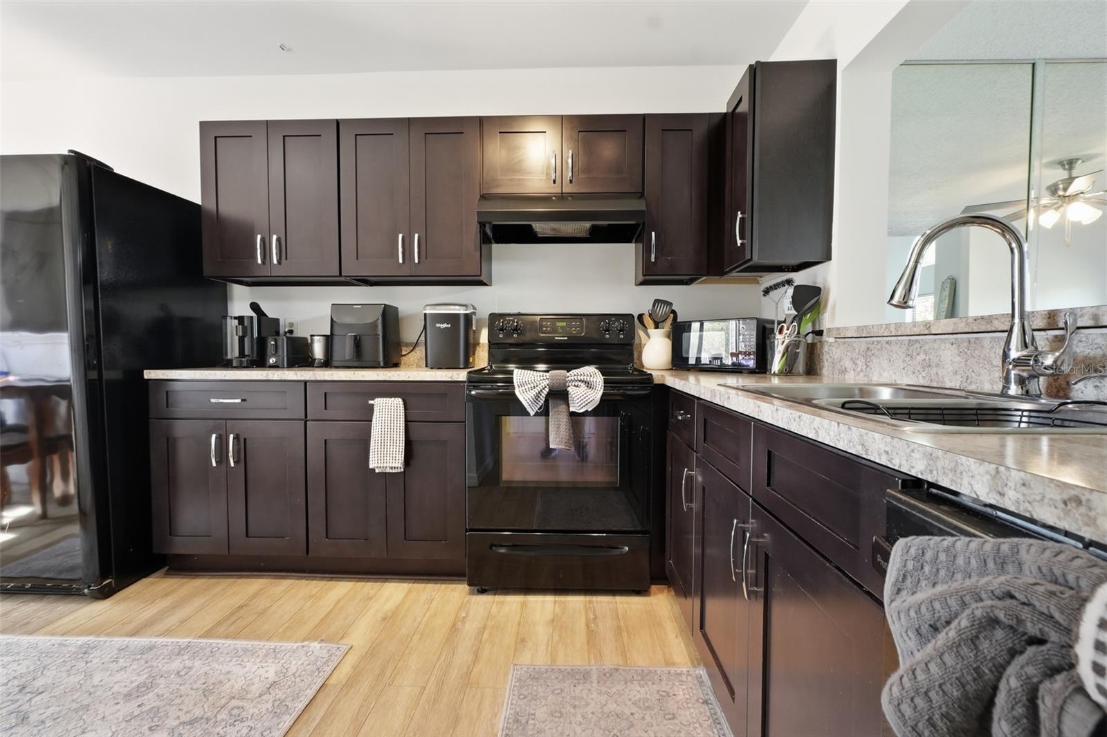 COLONIAL LANDINGS PH 24 - Residential