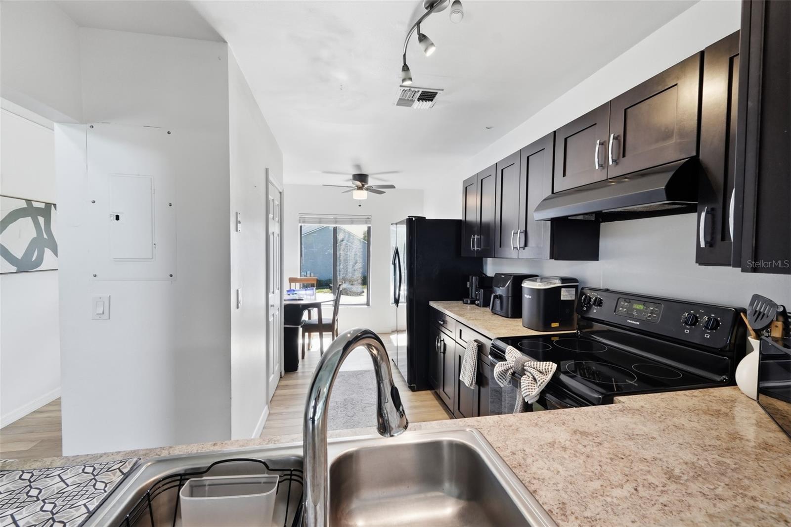 COLONIAL LANDINGS PH 24 - Residential