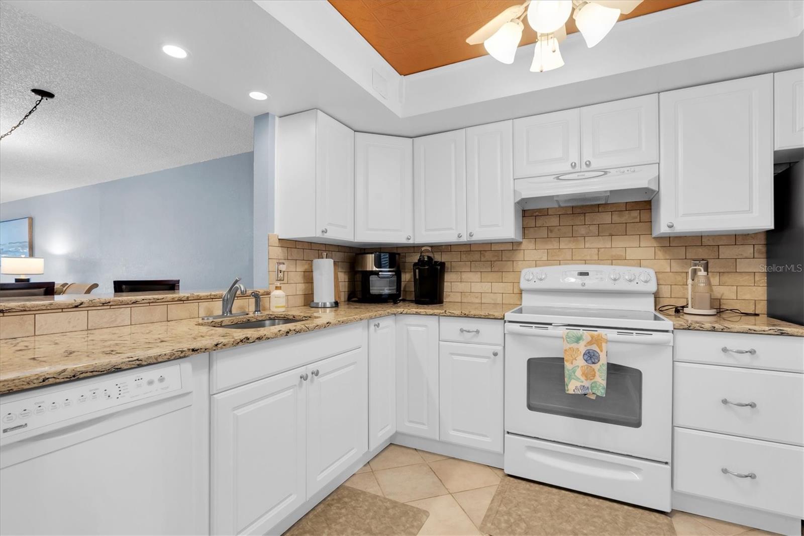 TIERRA I CONDO - Residential