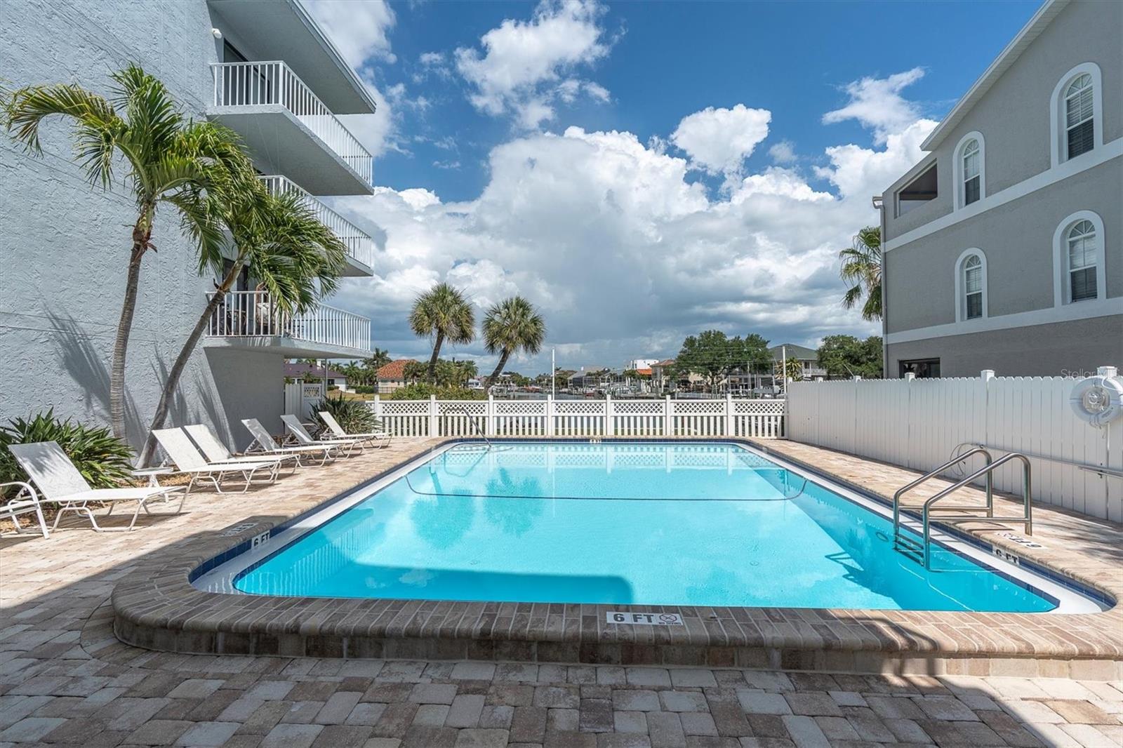 TIERRA I CONDO - Residential