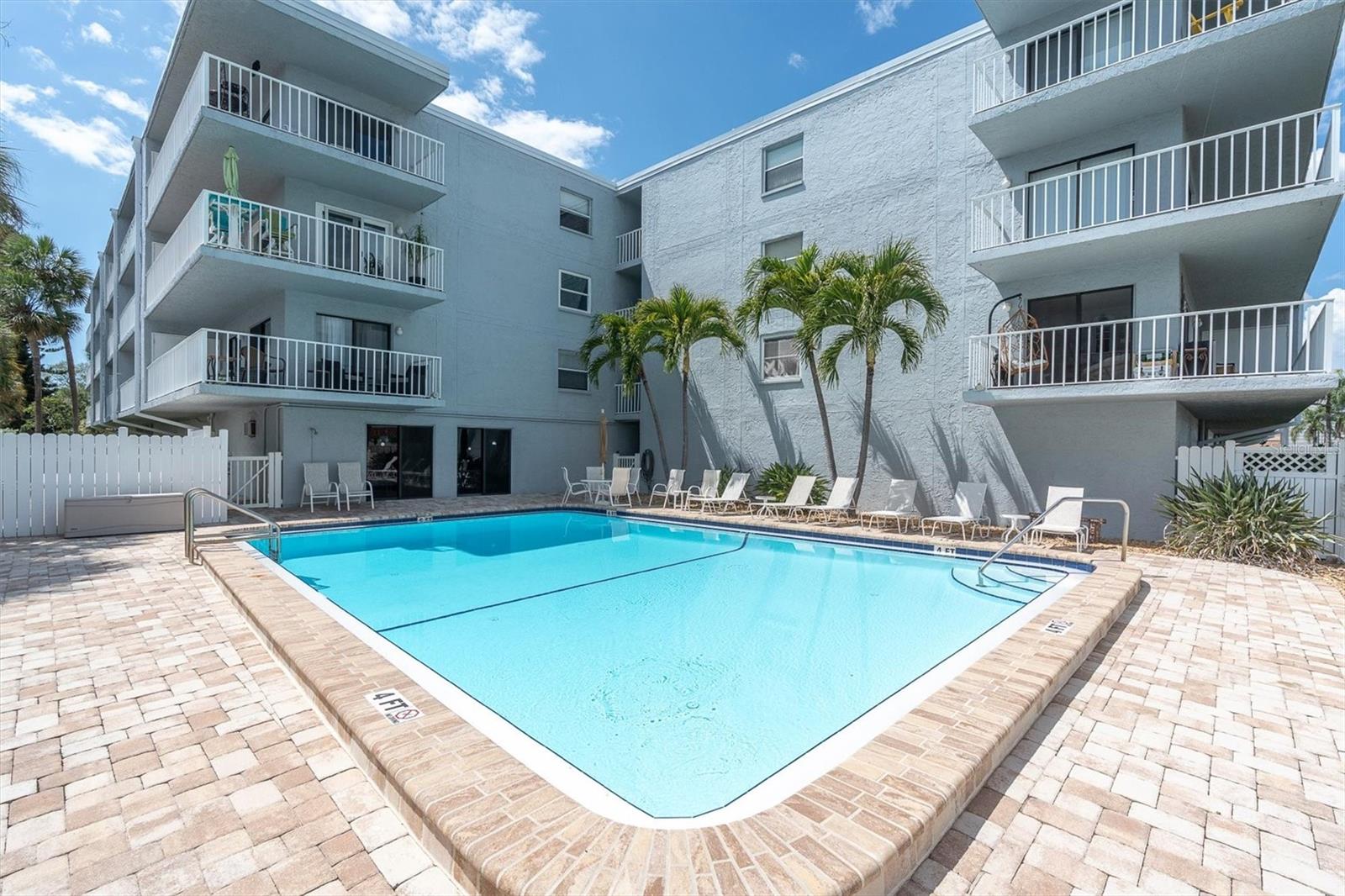 TIERRA I CONDO - Residential