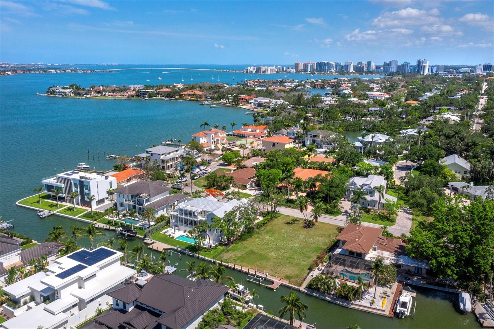 PARADISE SHORES - Land