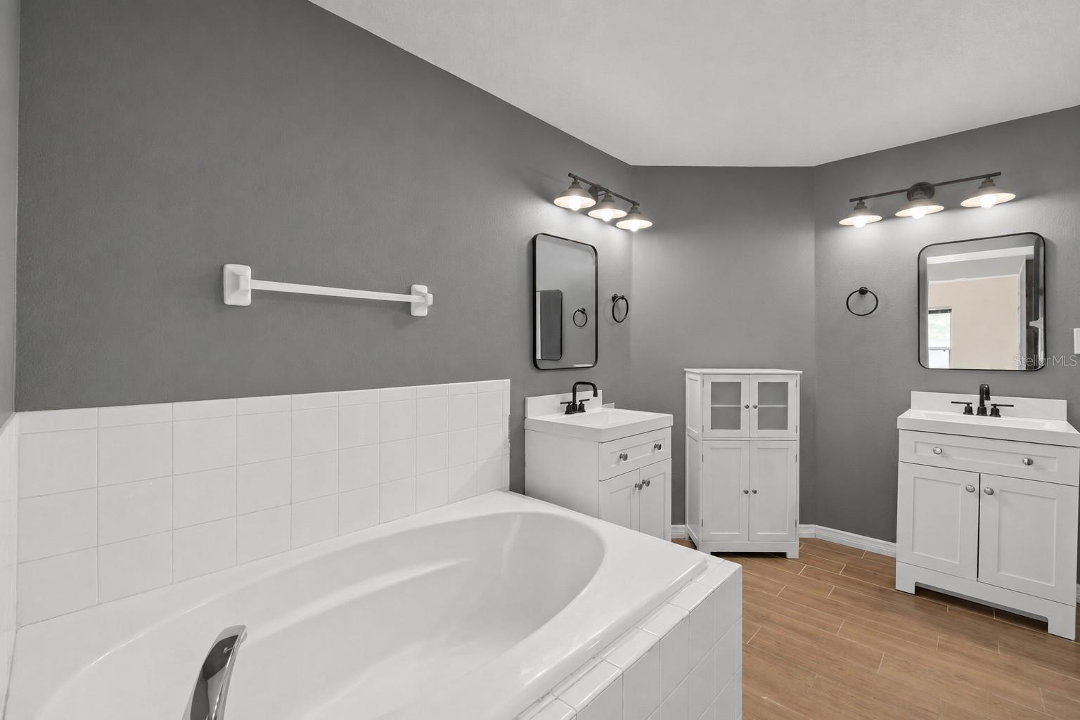BLUE SPGS VILLAS - Residential