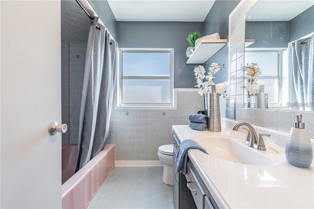 RIVERHILLS PARK UNIT 1 - Residential