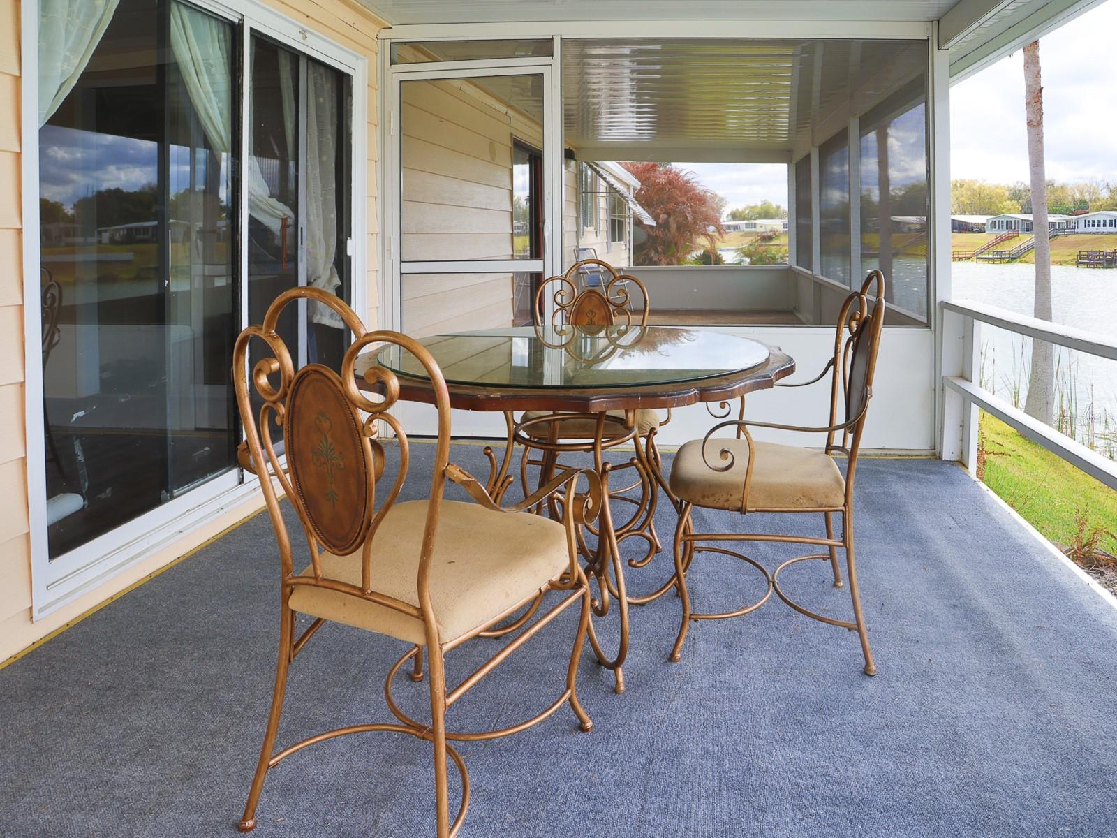 FLORAL LAKES - Residential
