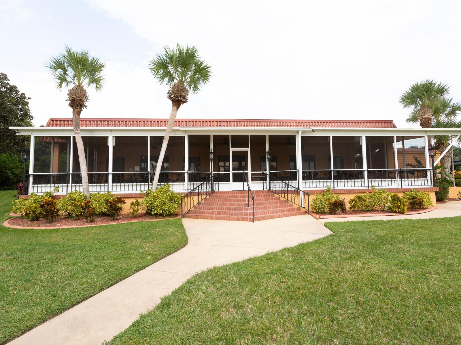 FLORAL LAKES - Residential