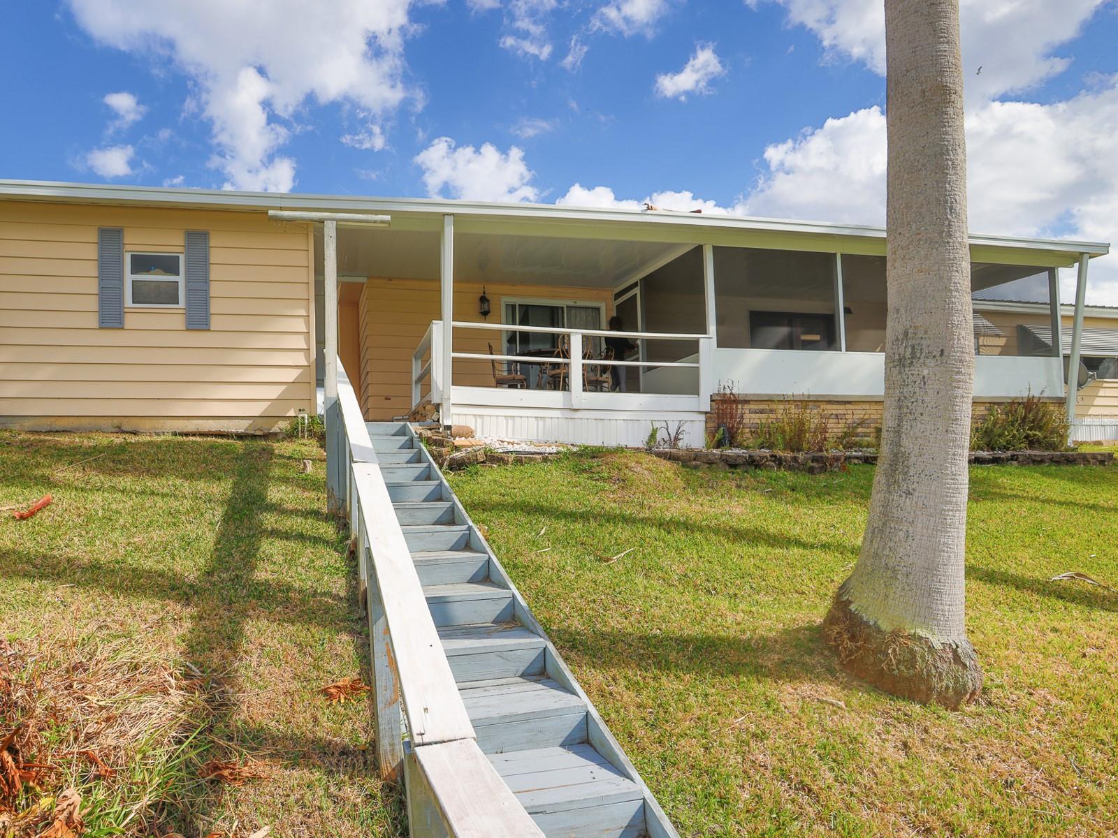 FLORAL LAKES - Residential