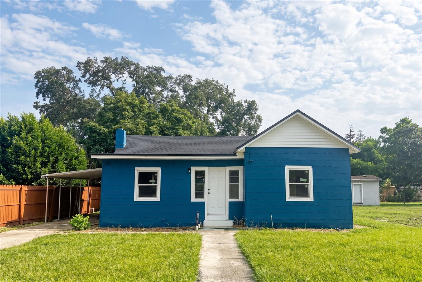 Freshly remodeled. Downtown Clermont excitement. Yard big enough for a cornhole tournament.

If you've been scrolling for "the one," stop right here.
This 3-bedroom, 2-bath house just got a full remodel from head to tow.  Kitchen appliances, countertops, flooring, paint, new everything, with zero shortcuts. Walk in and it feels brand new, minus the new-construction price tag.

Then there's the yard. Big, open, and just waiting for a firepit, a garden, or cookout.

And the location? You're a quick trip from downtown Clermont's restaurants and shops, plus the bike trail's practically in your backyard, so whether it's date night downtown or a Saturday morning ride, you're covered.

Remodeled. Roomy. Right where you want to be.