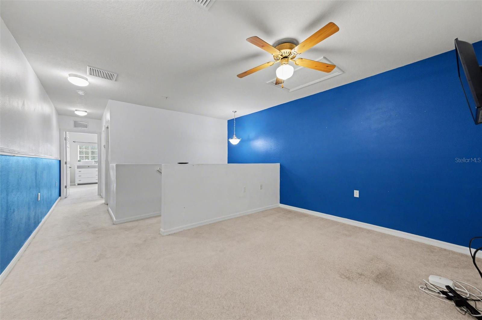 LAKESIDE VILLAGE TOWNHOME - Residential