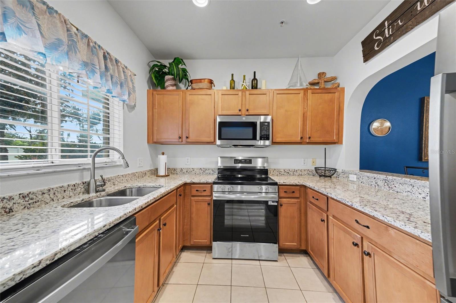 LAKESIDE VILLAGE TOWNHOME - Residential