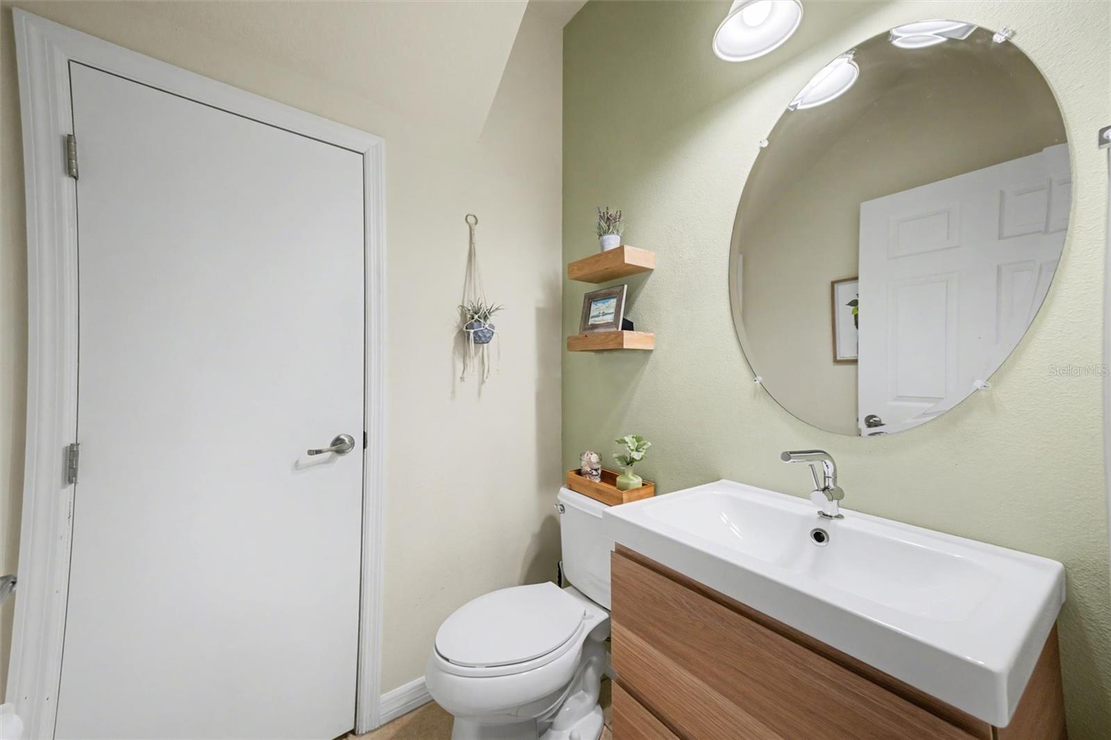 LAKESIDE VILLAGE TOWNHOME - Residential