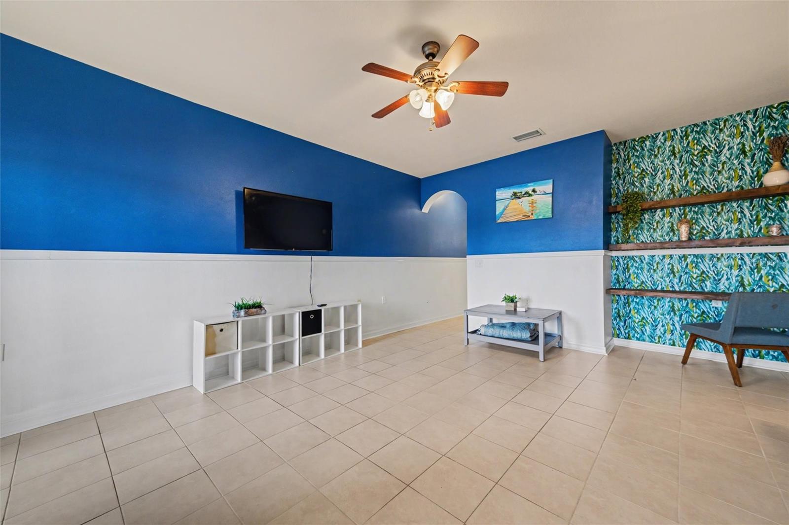 LAKESIDE VILLAGE TOWNHOME - Residential