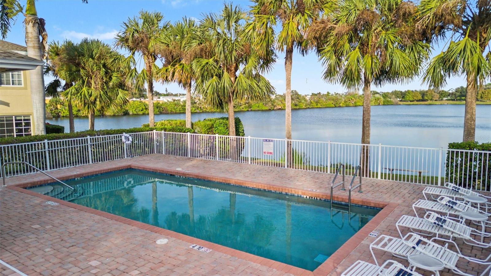 LAKESIDE VILLAGE TOWNHOME - Residential