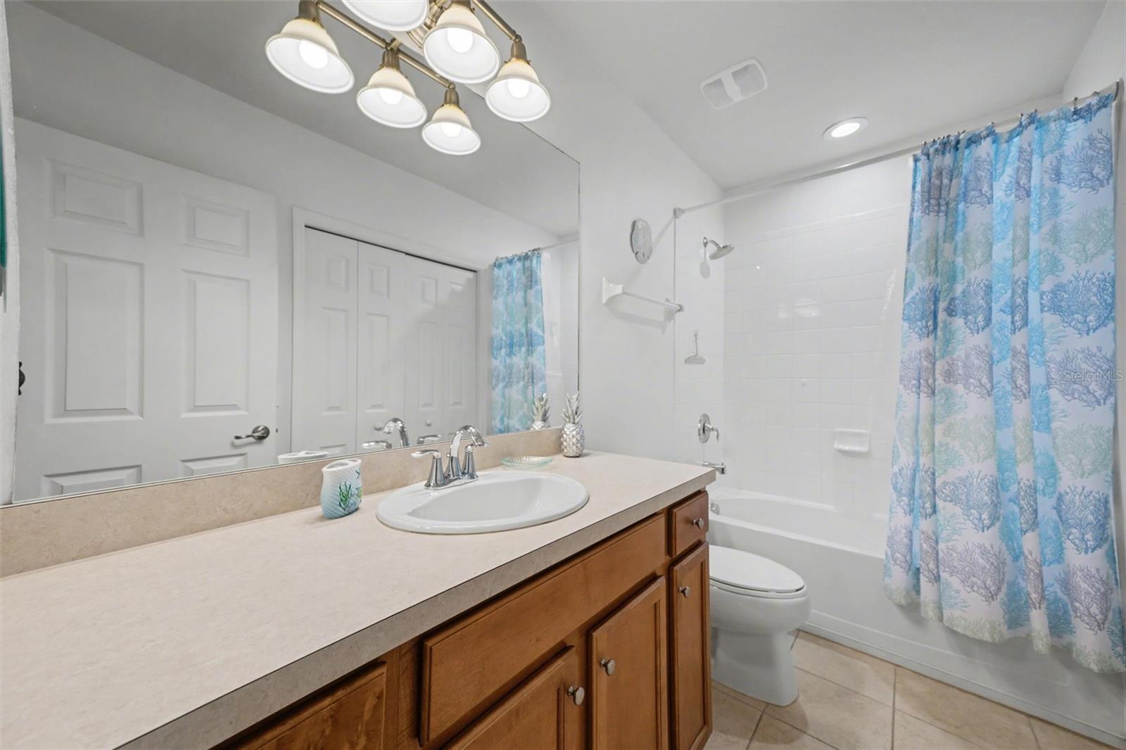 LAKESIDE VILLAGE TOWNHOME - Residential