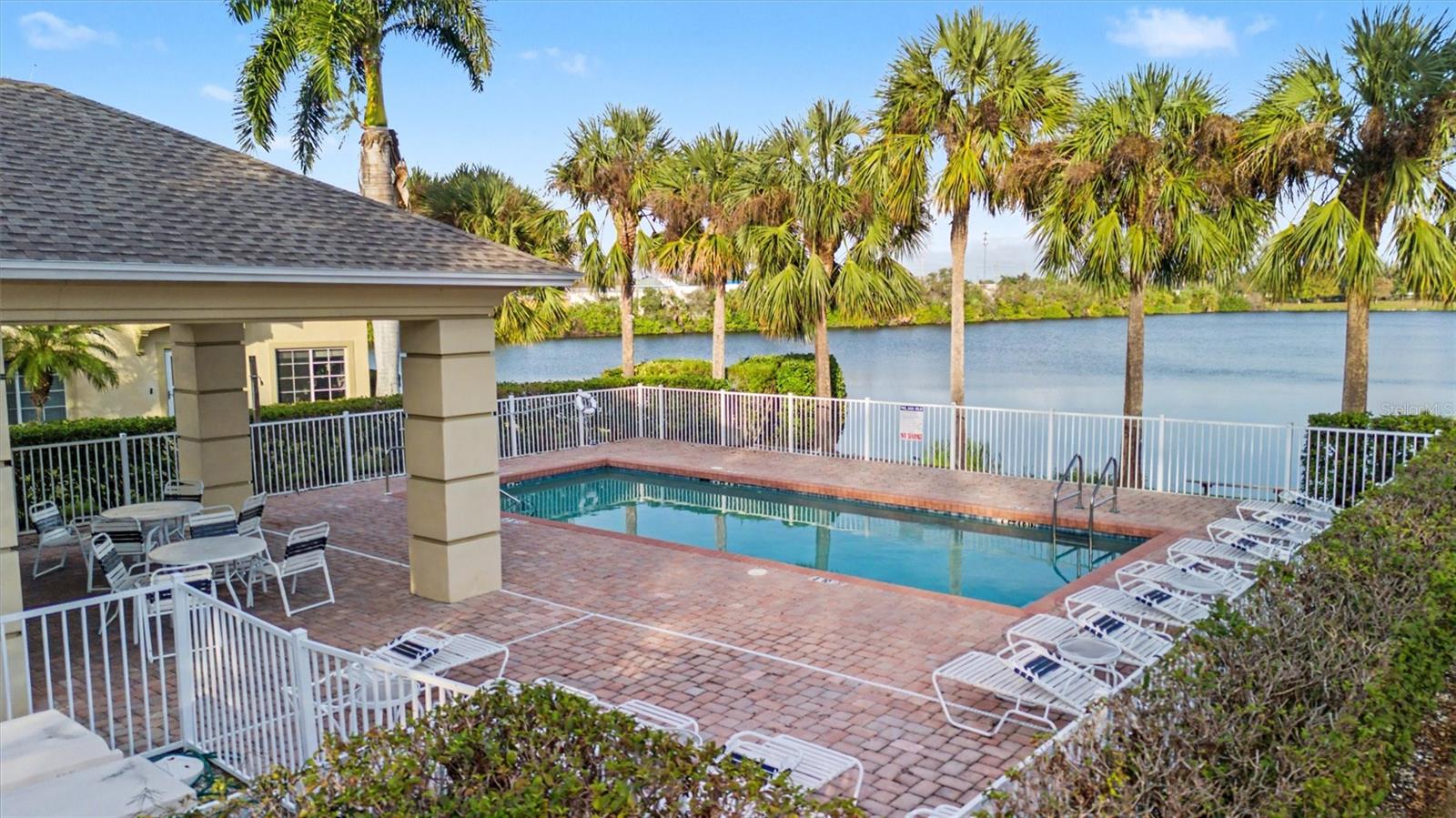 LAKESIDE VILLAGE TOWNHOME - Residential