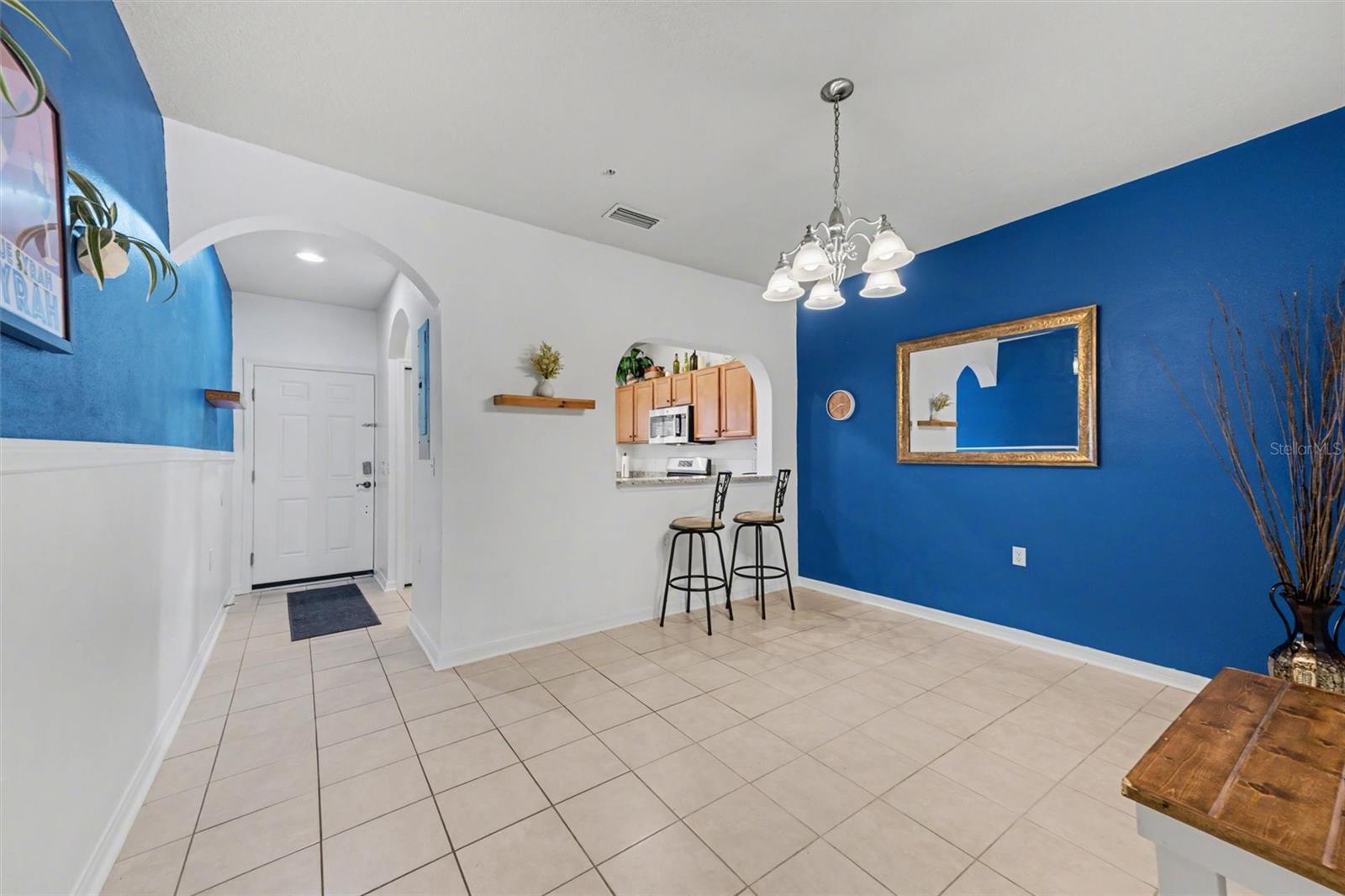 LAKESIDE VILLAGE TOWNHOME - Residential
