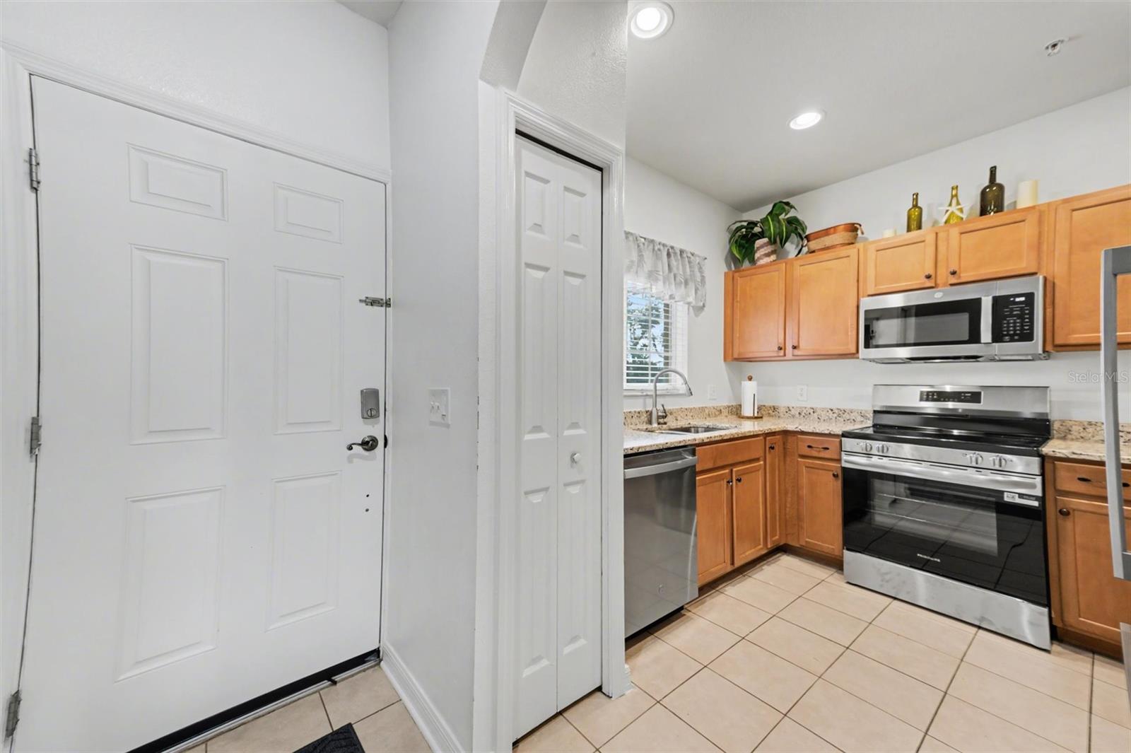 LAKESIDE VILLAGE TOWNHOME - Residential