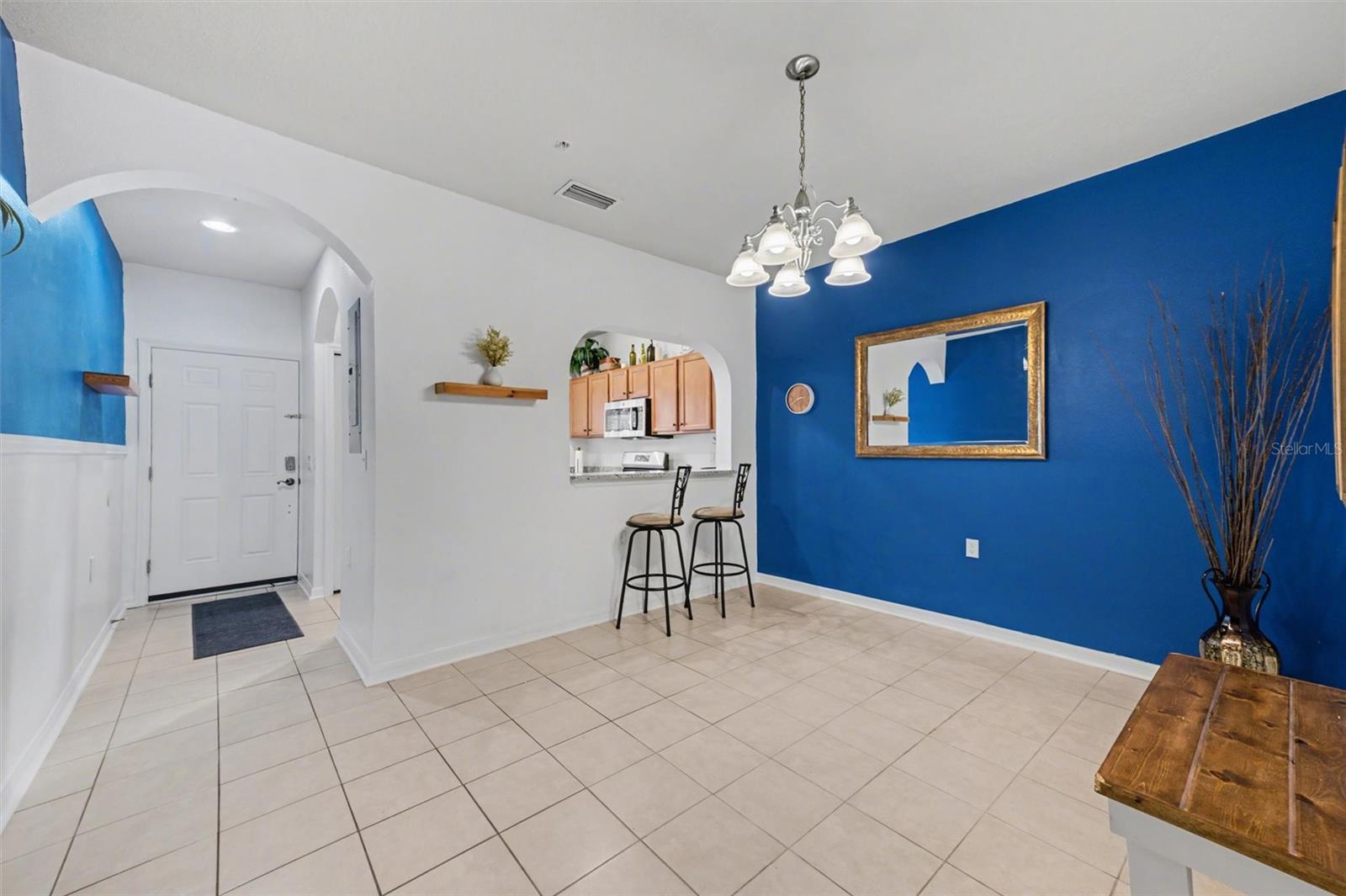 LAKESIDE VILLAGE TOWNHOME - Residential