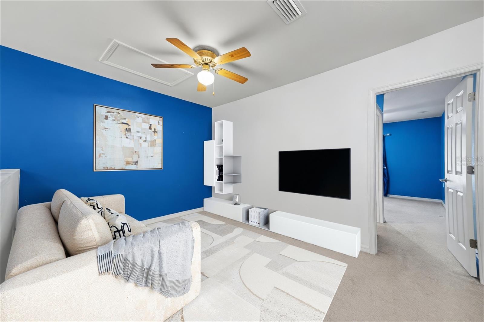 LAKESIDE VILLAGE TOWNHOME - Residential