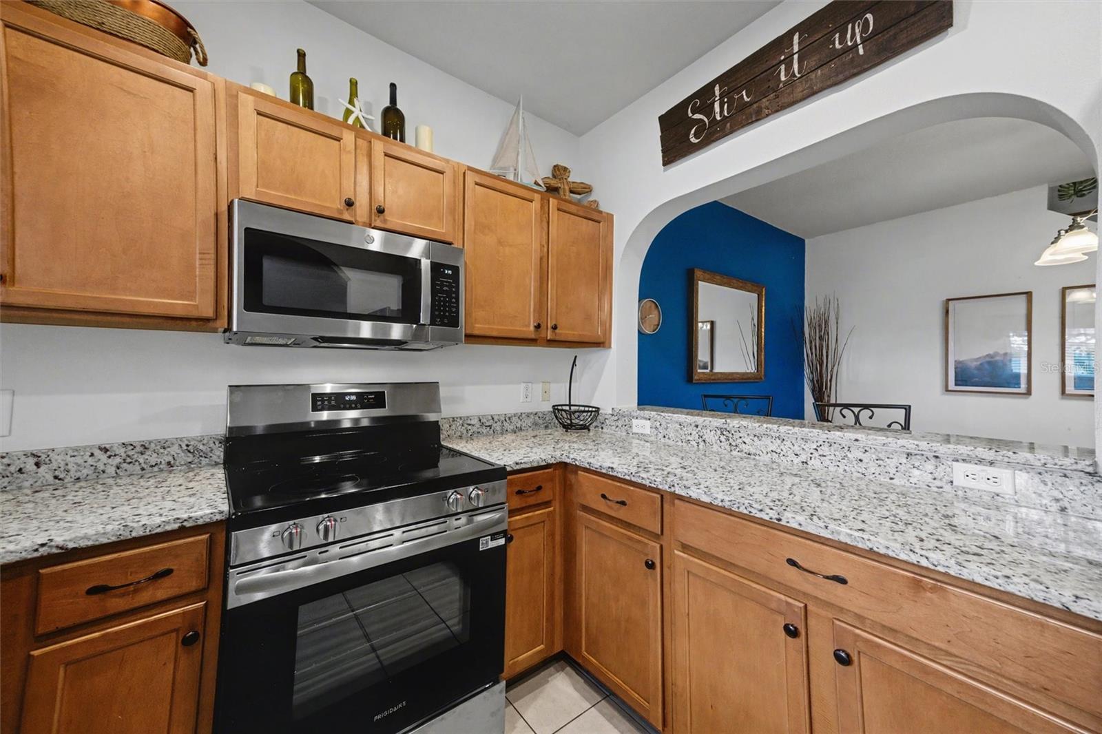 LAKESIDE VILLAGE TOWNHOME - Residential