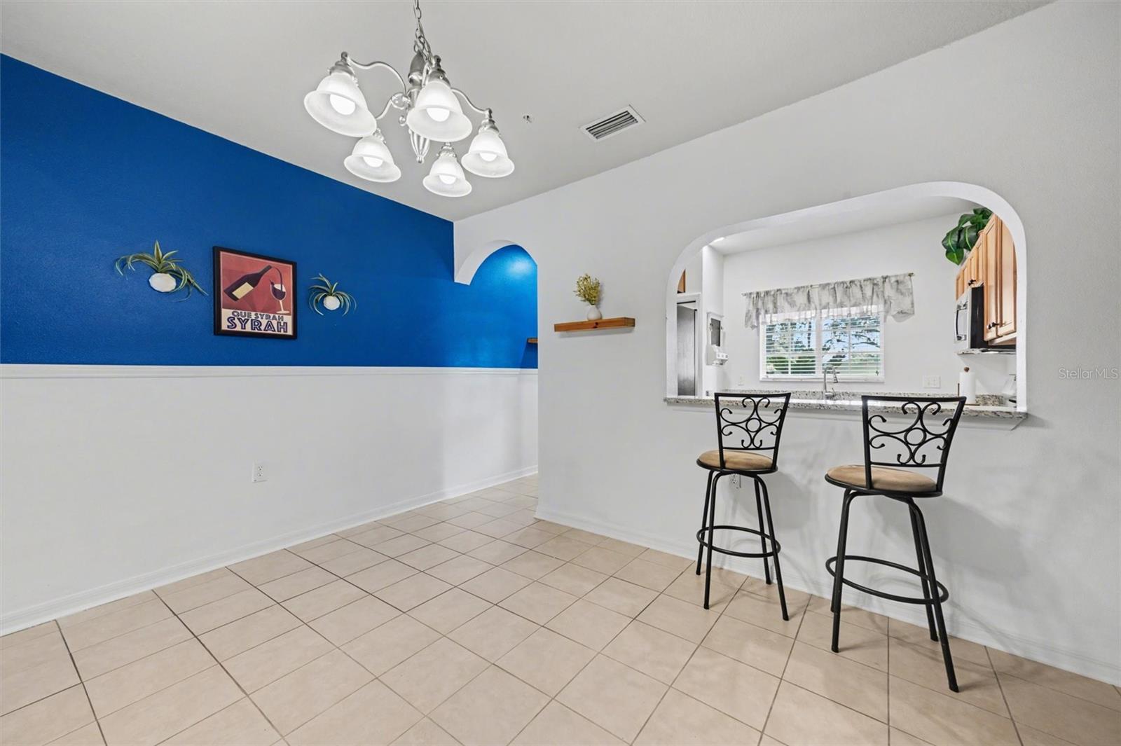 LAKESIDE VILLAGE TOWNHOME - Residential